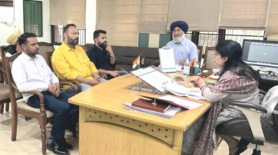 सहायक रिटर्निंग अधिकारी डॉ. अक्षिता ने राजनीतिक दलों को लोकसभा चुनाव 2024 के निर्देशों की जानकारी दी